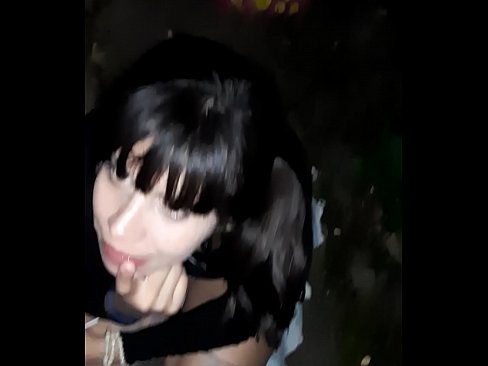 ❤️ На улица отечен пенис во замена за бонбони ❤ Секс видео кај нас ❌